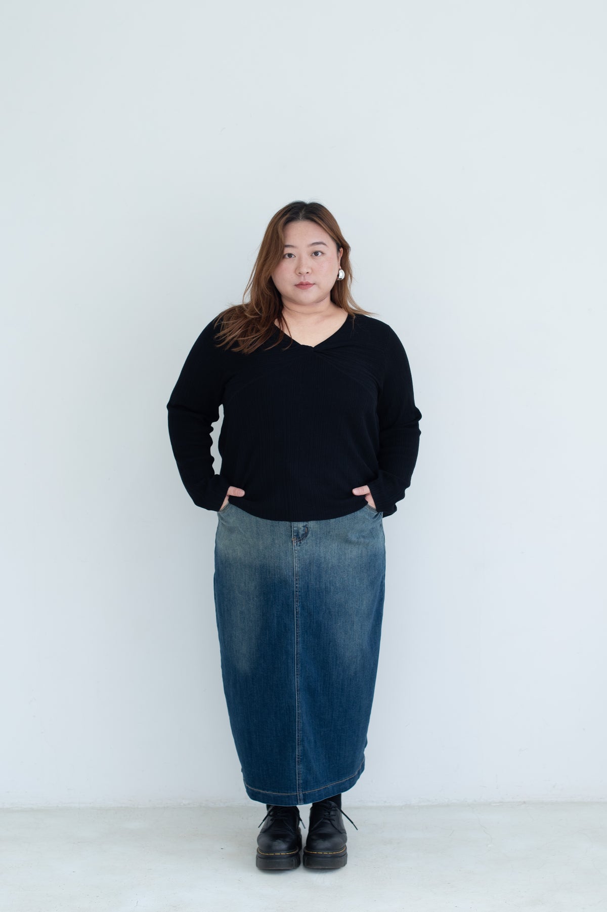 V-Neck Ribbed Twist Knit Top