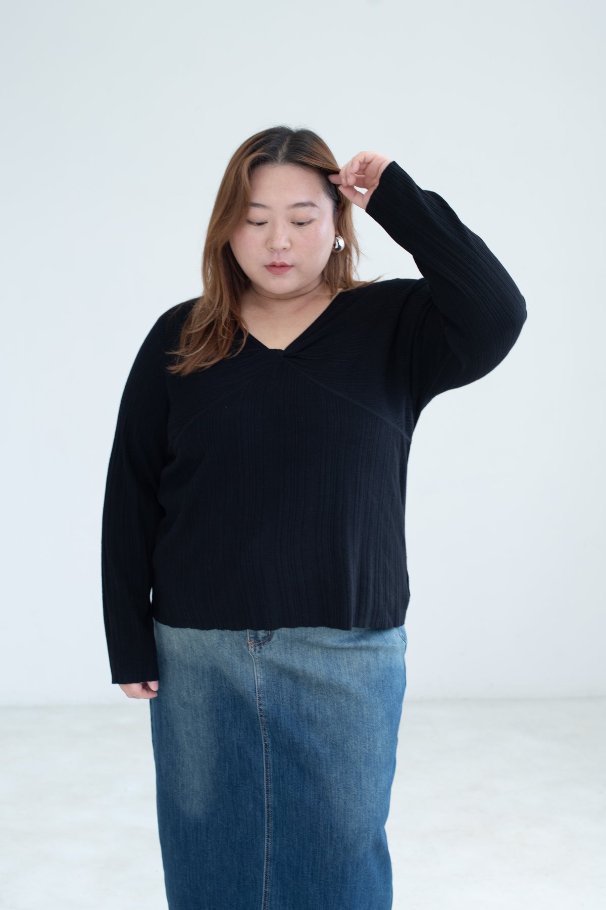 V-Neck Ribbed Twist Knit Top