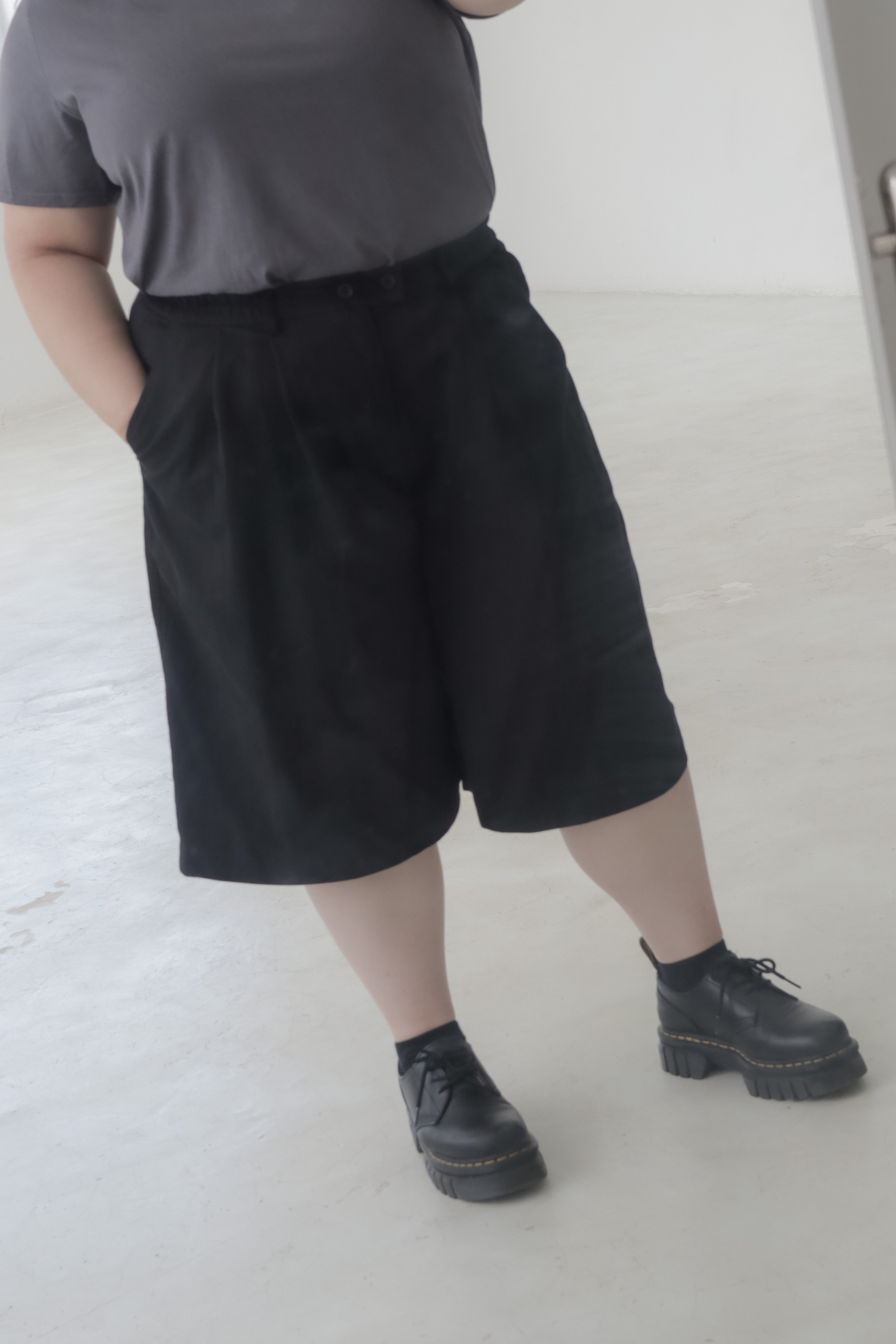 Mid-Length Wide Leg Trousers